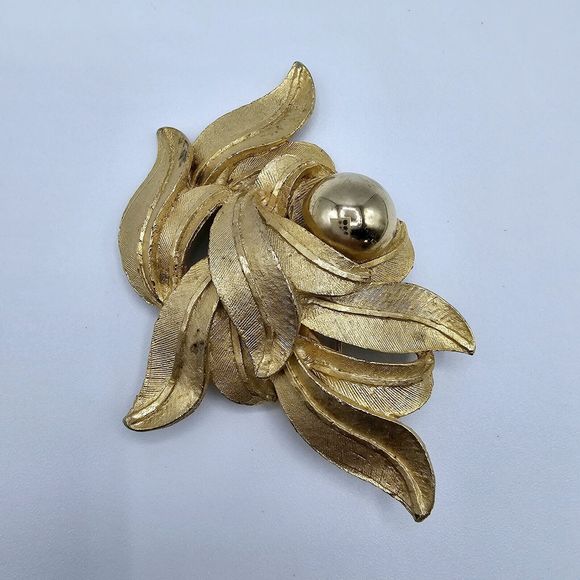 Estate Statement Brooch Vintage Leaves Fern Bouquet Brushed Gold Tone Floral - Picture 4 of 8
